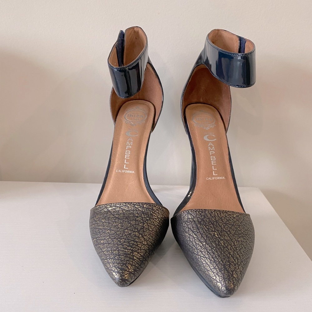 Jeffrey Campbell navy blu and gold pumps.